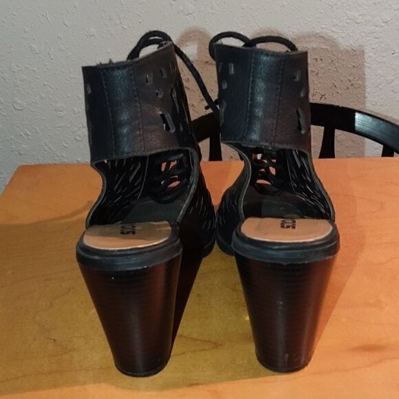 Soda Ankle Booties Sandals - Picture 2 of 9